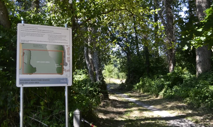 Boundary Beach off-leash area signage, identified on Delta’s dog-area page.